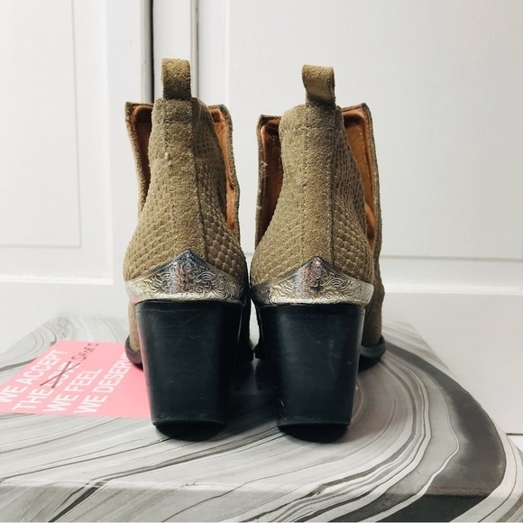 Jeffrey Campbell cromwell black distressed Leather Pointed  Price firm JEFFREY CAMPBELL Cromwell Snake Pointed Toe Cowboy Boots Size 6